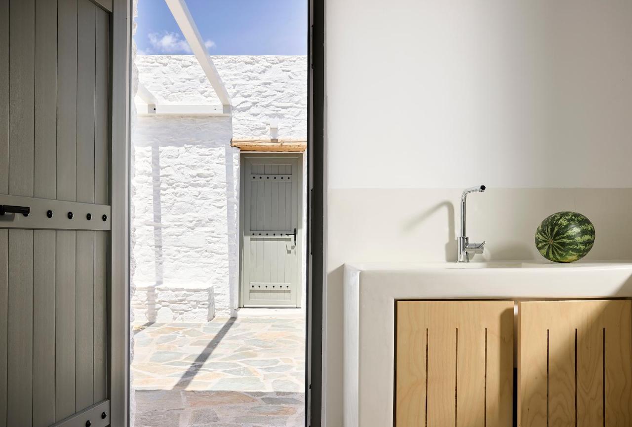 Wise Luxury Suites Kythnos Exterior photo